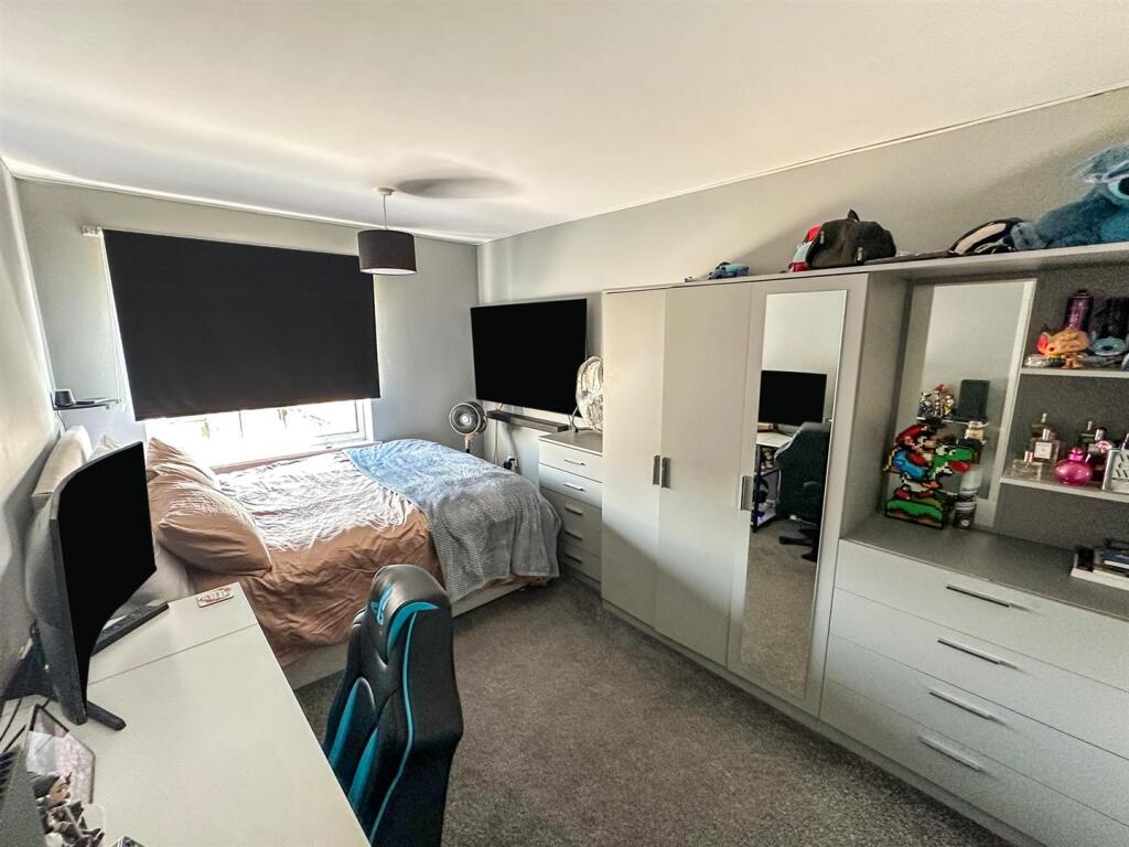 Apartment in Northampton, North Northamptonshire - View 5