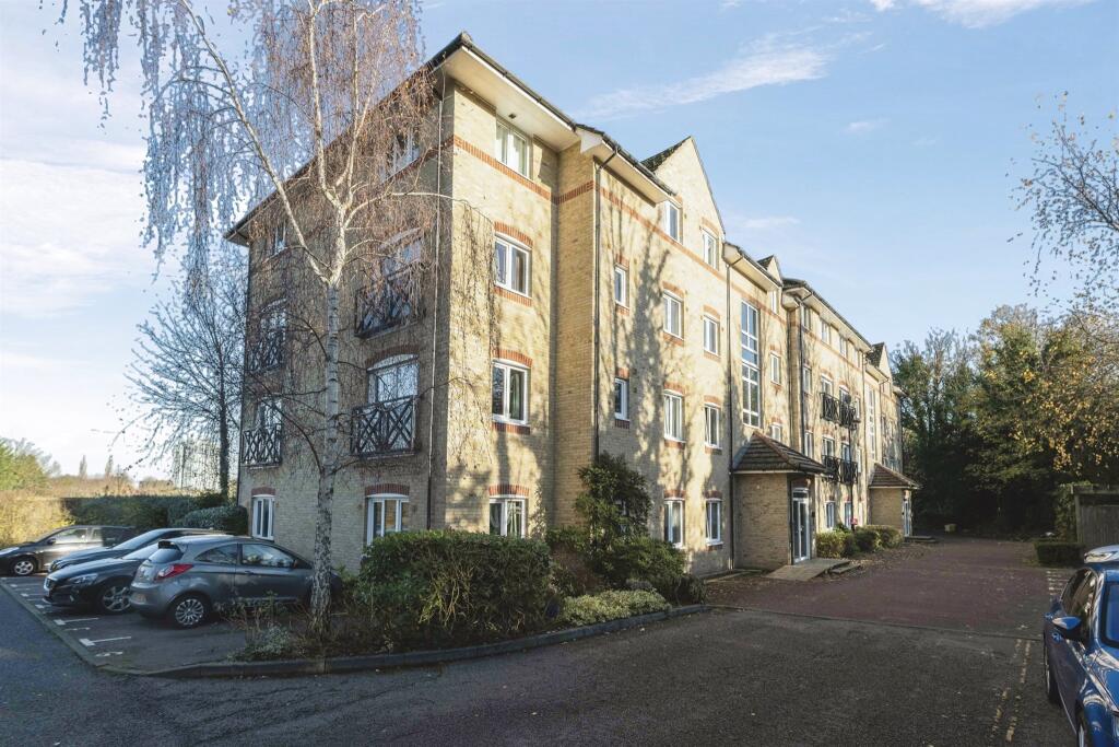 Main image of property: Hardings Close, Hemel Hempstead