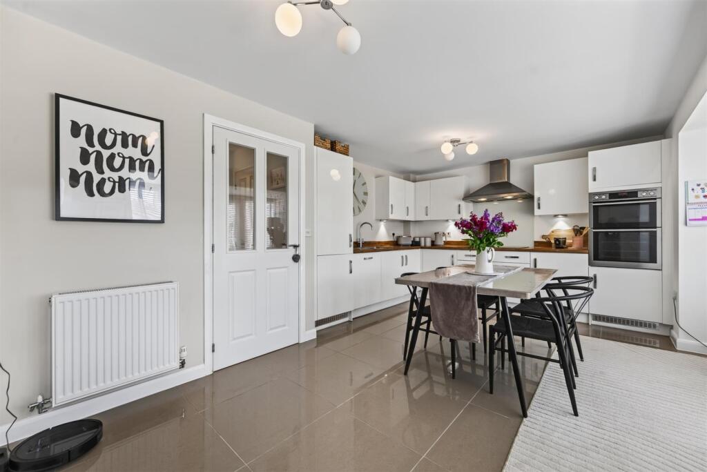 House in Lower Harlestone, Harlestone Manor - View 6