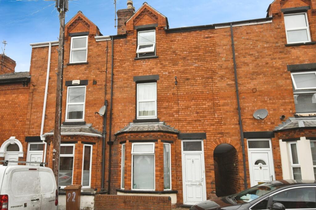 5-bed terraced on Abbot Street, Lincoln, Lincolnshire, LN5, £190,000