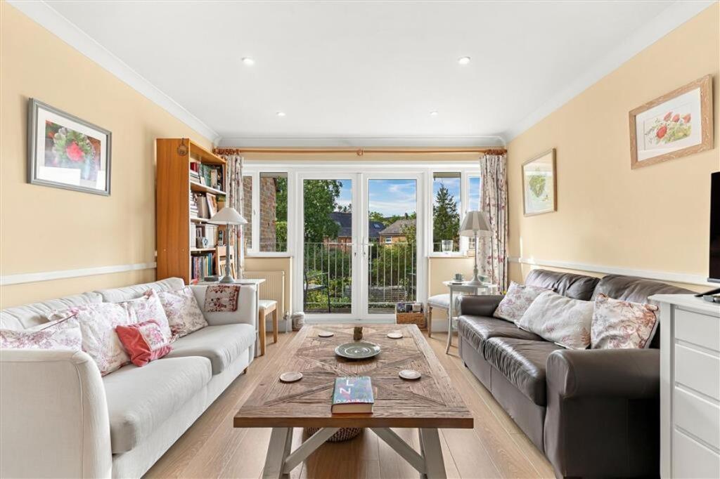 House in London, Mortlake - View 2