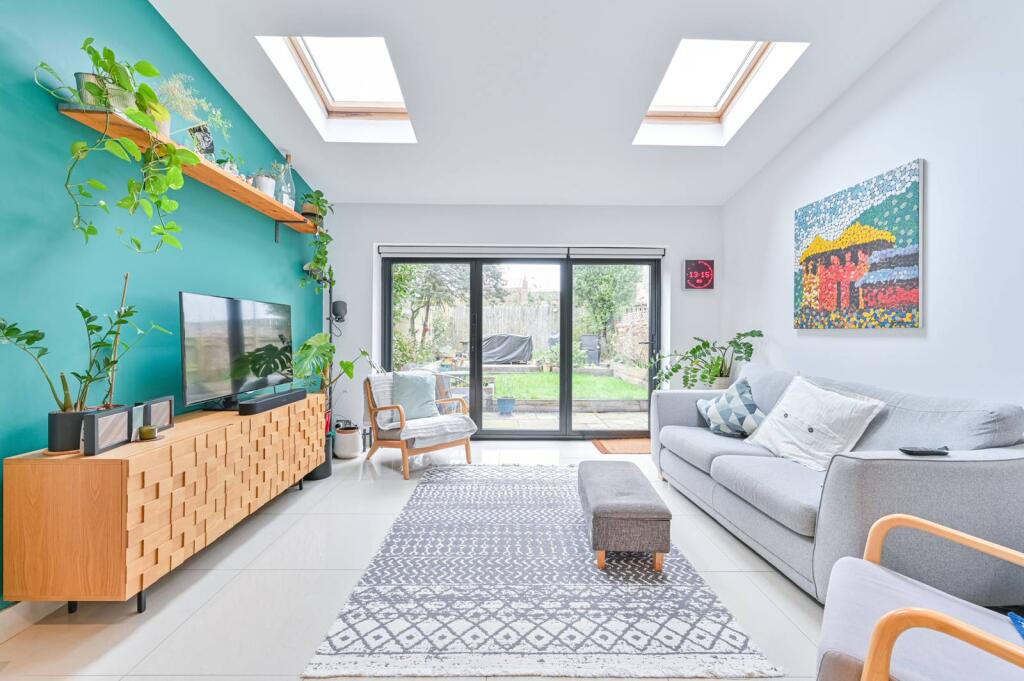 Main image of property: Herne Hill Road, Herne Hill, London, SE24