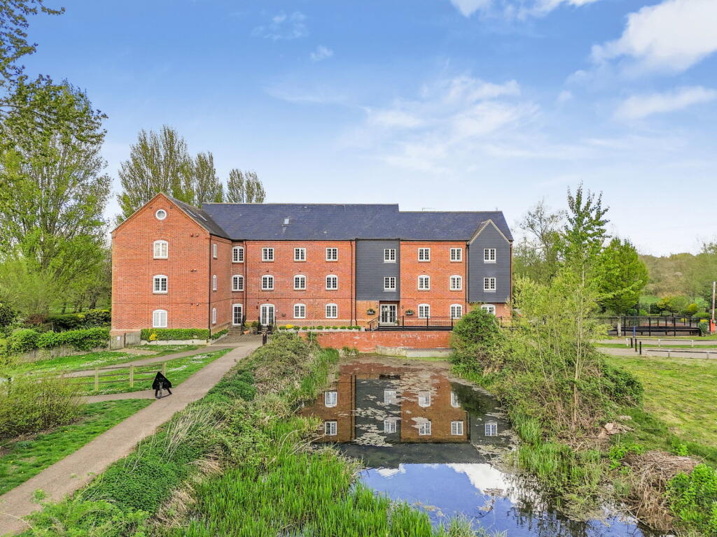 Main image of property: Willow Lane, Stony Stratford, Milton Keynes, MK11 1FH