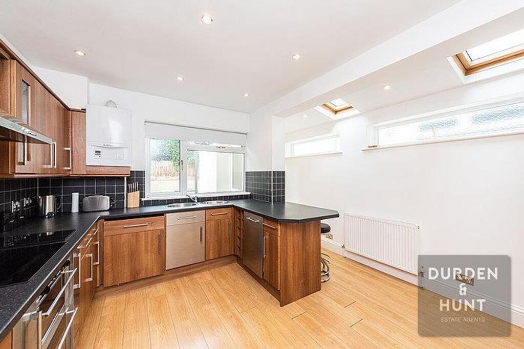 House in Epping Forest, Chigwell - View 4