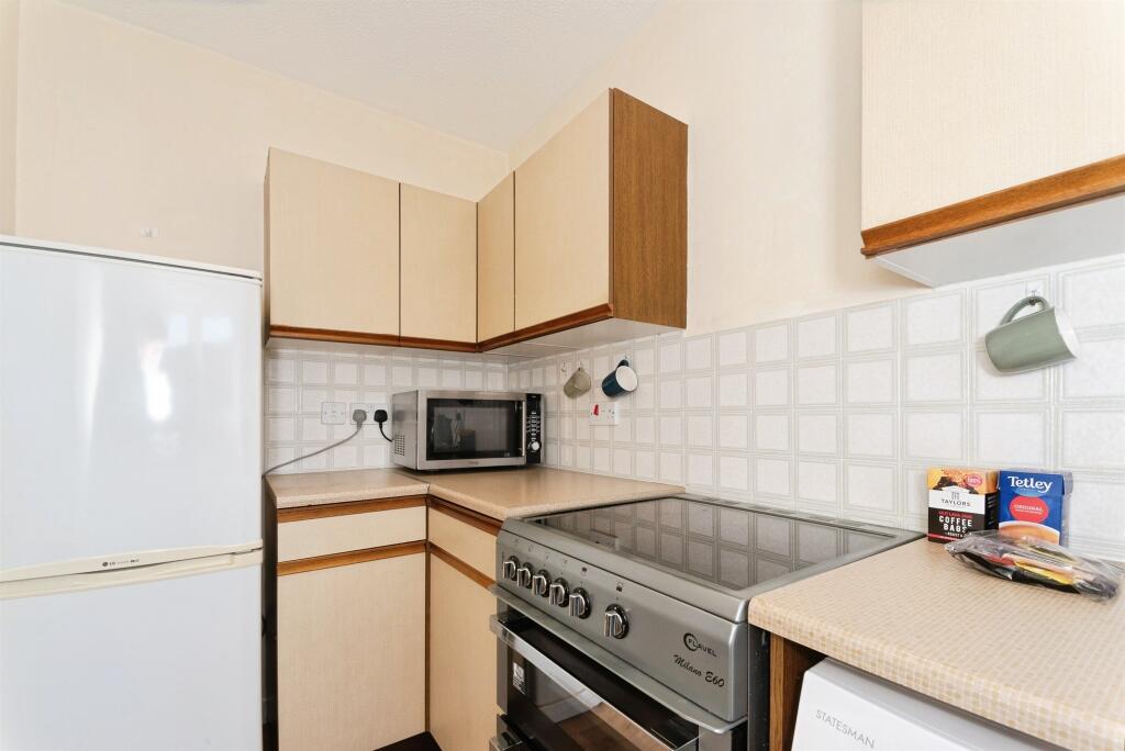 Apartment in Highworth, Swindon - More