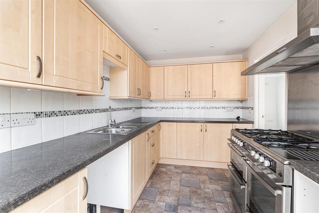 York Close, Feniton, Honiton photo 4