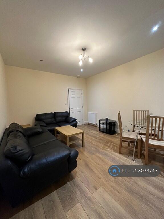 Apartment in Newcastle upon Tyne - View 3