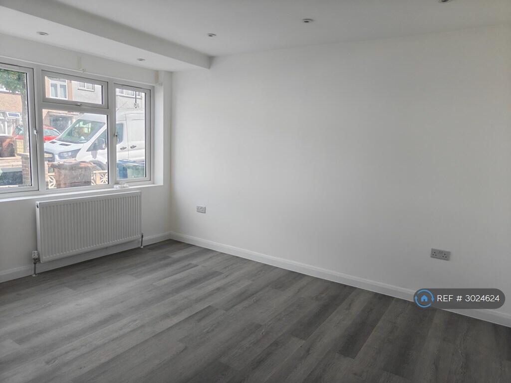 House in Harrow - View 5