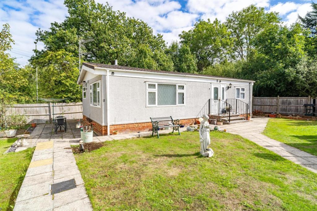 2-bed caravan on Arkley Park,Barnet Road,Barnet, £210,000