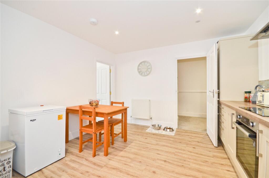 Victoria Grove, East Cowes, Isle of Wight photo 3