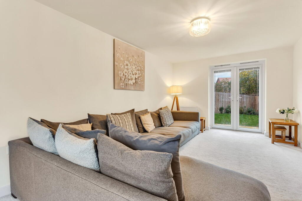 Stirling Drive, Biddenham, MK40 photo 4