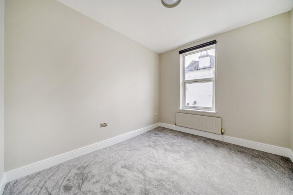 Apartment in Croydon - View 4