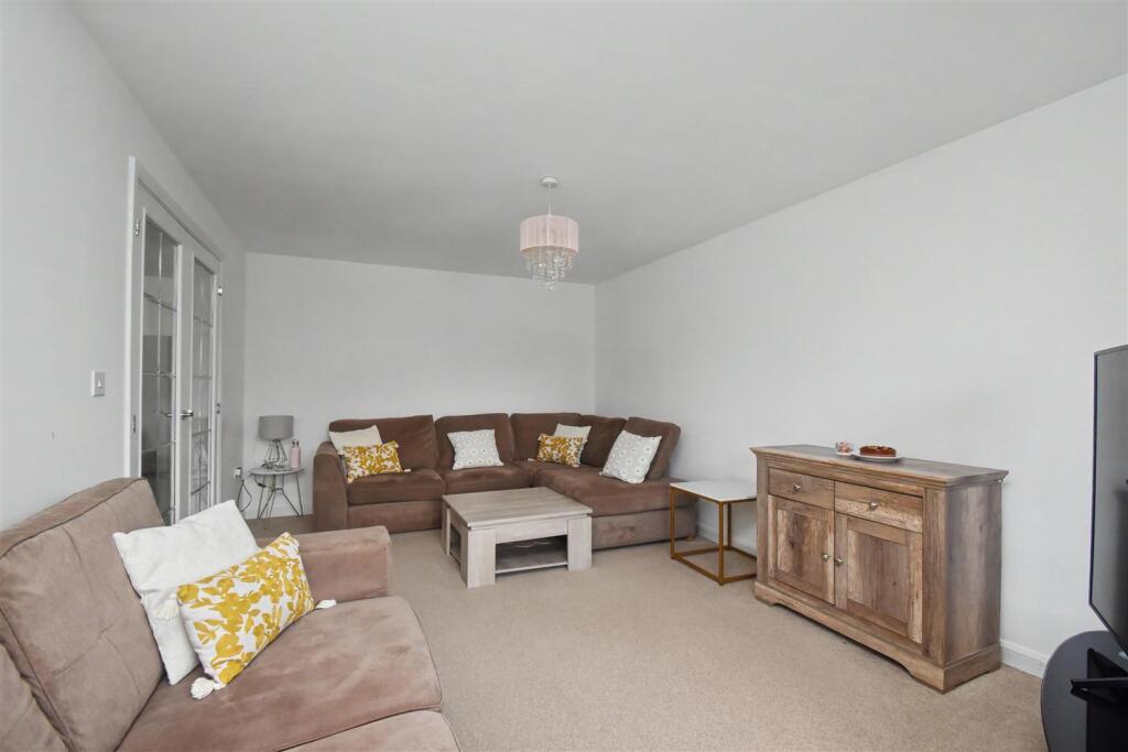 House in Northampton, North Northamptonshire - View 4