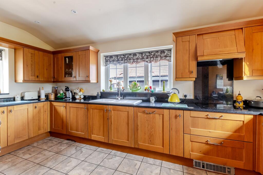 Chelvey Road, Backwell, BS48 photo 3