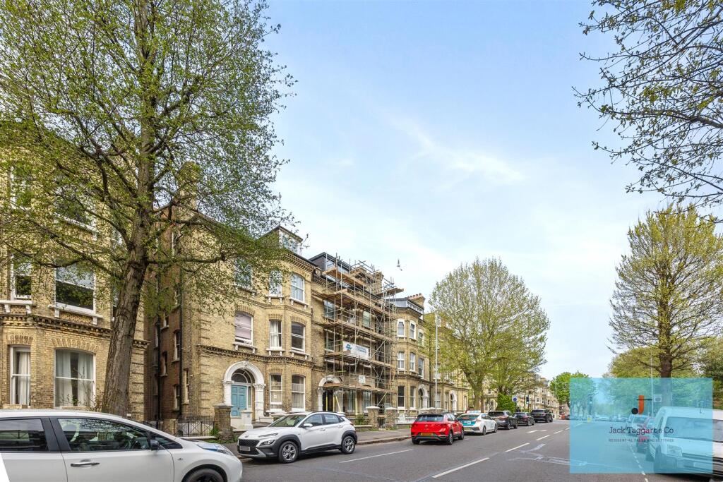 1-bed flat on Cromwell Road, Hove, £240,000