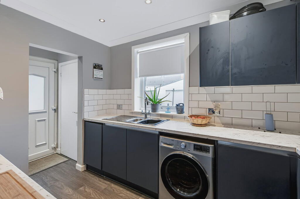House in Edinburgh, West Lothian - More