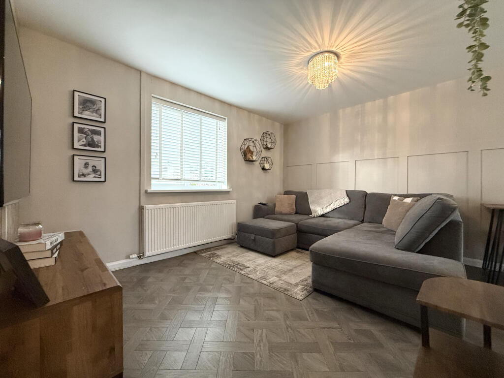 Meadow Close, Hirwaun, Aberdare photo 3