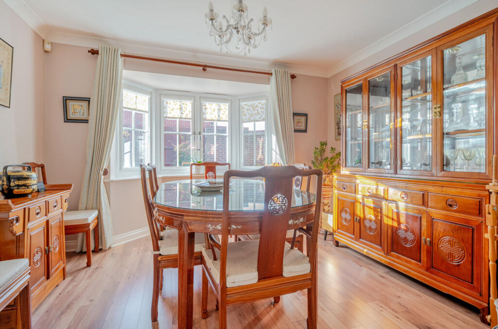 Grenadier Close, Shinfield, Reading photo 4