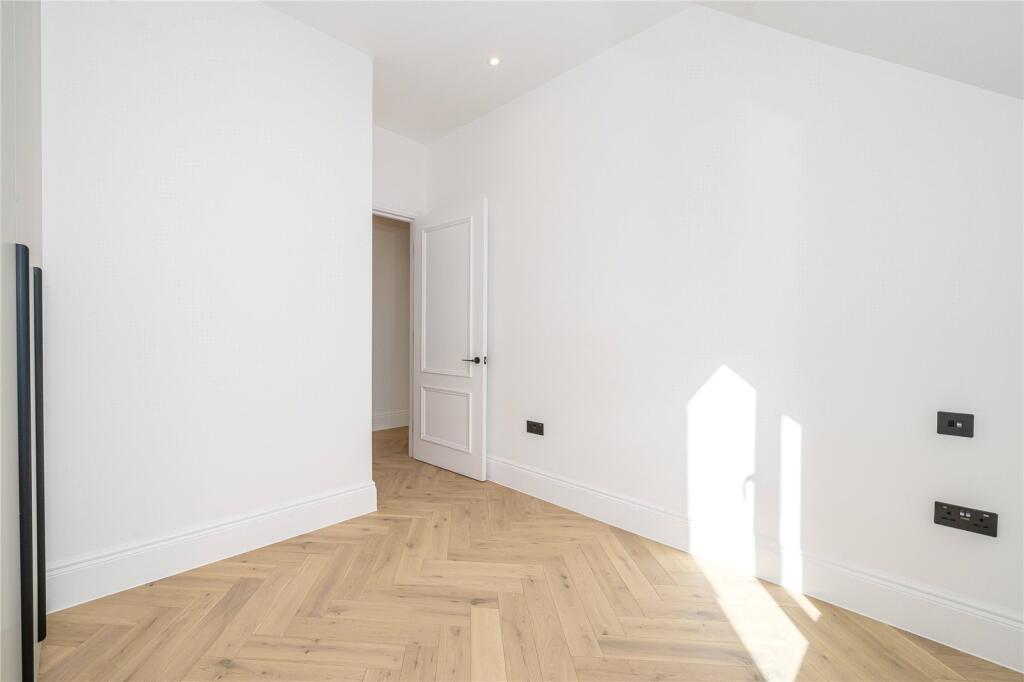 Apartment in London - View 5