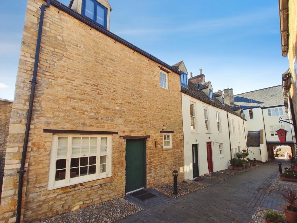 Main image of property: High Street, Chipping Norton, Oxfordshire, OX7