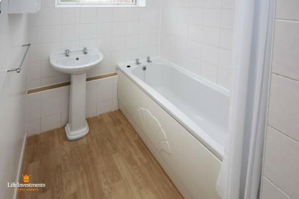 Apartment in Warwick - More
