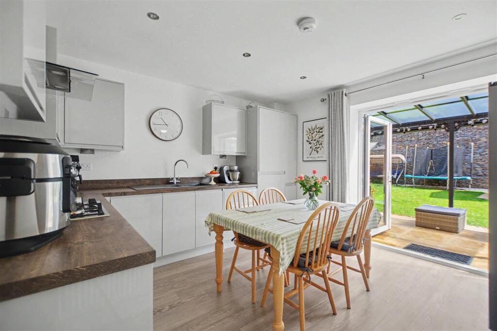 Field Farm Way, Stapleford, Nottingham - More
