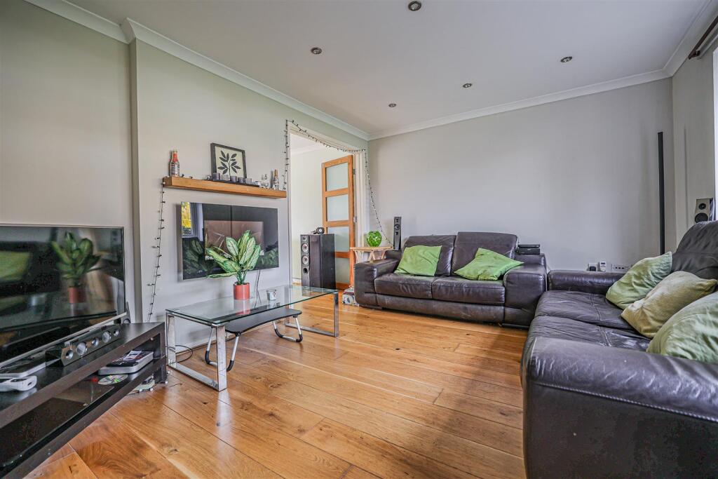 House in Dacorum, Hertfordshire - View 2