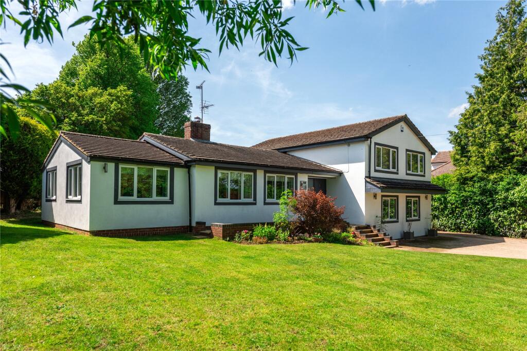 Main image of property: High Street, Stoke Goldington, Buckinghamshire, MK16