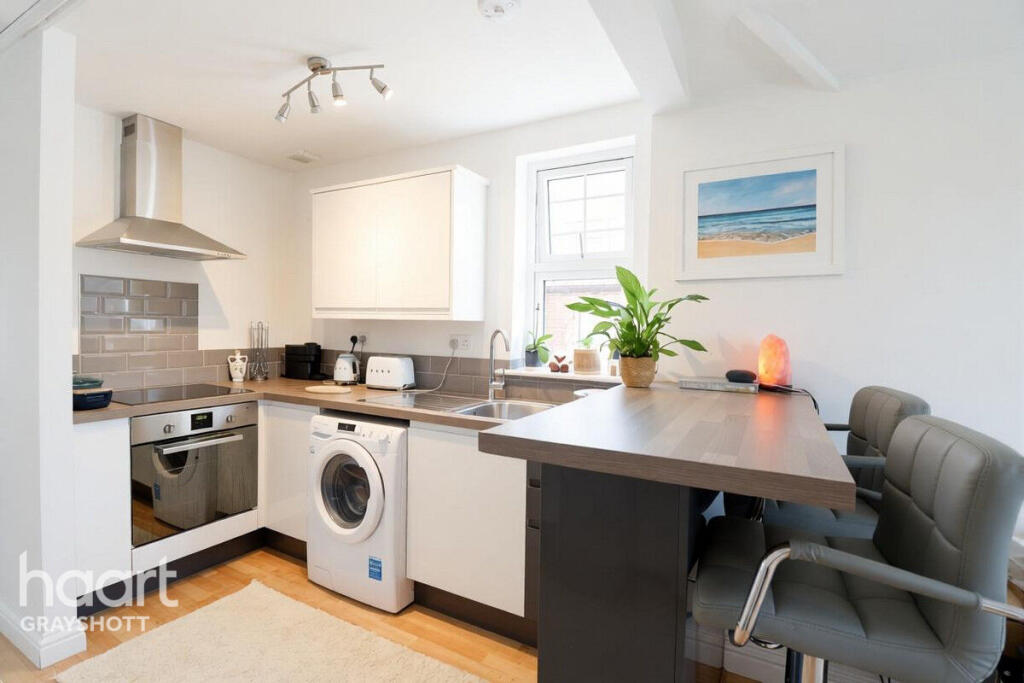 Apartment in Waverley, Haslemere - View 5