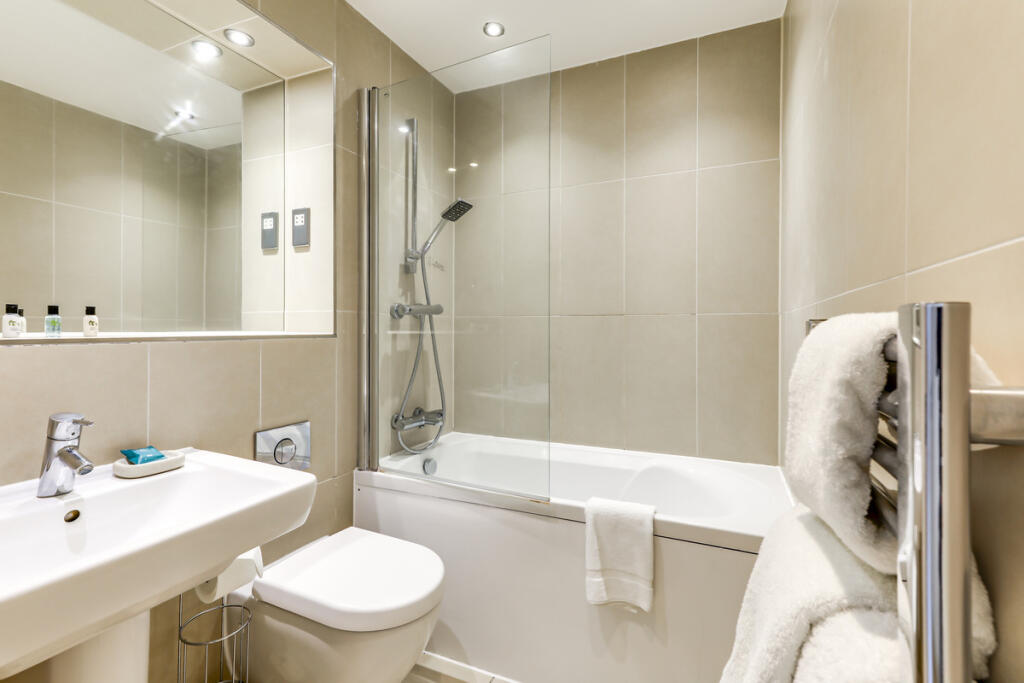 Apartment in Cambridge, Lynfield Court, Chesterton - View 4