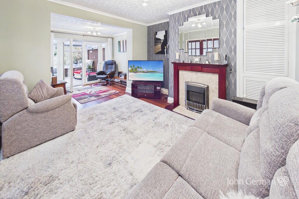 House in East Staffordshire, The Heath, Uttoxeter - More
