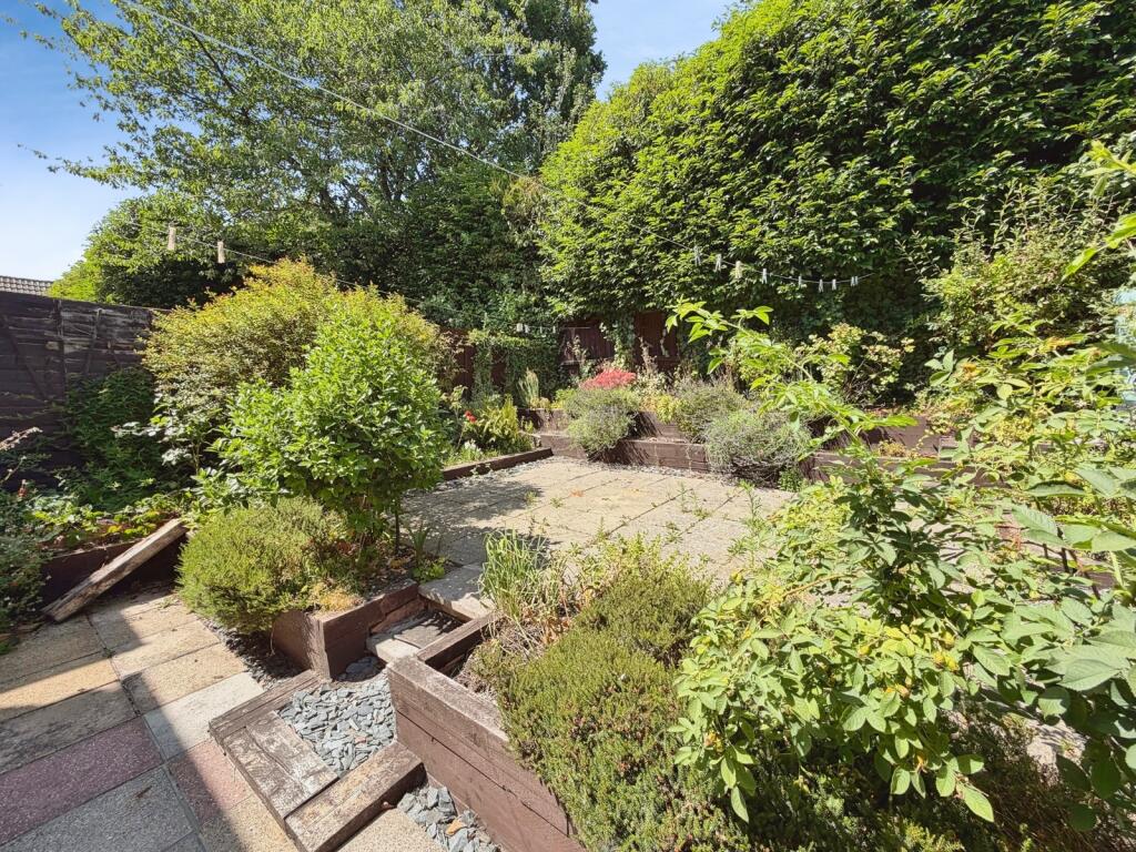 House in Bracknell, Hanworth - More
