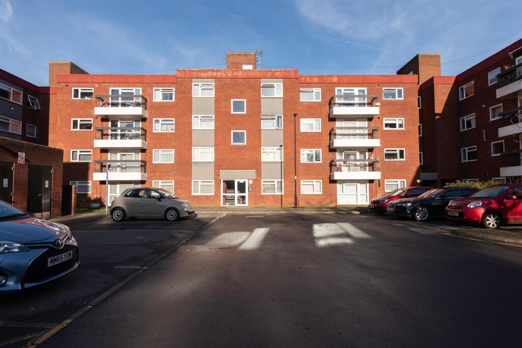 Main image of property: Grange Gardens, London, N14