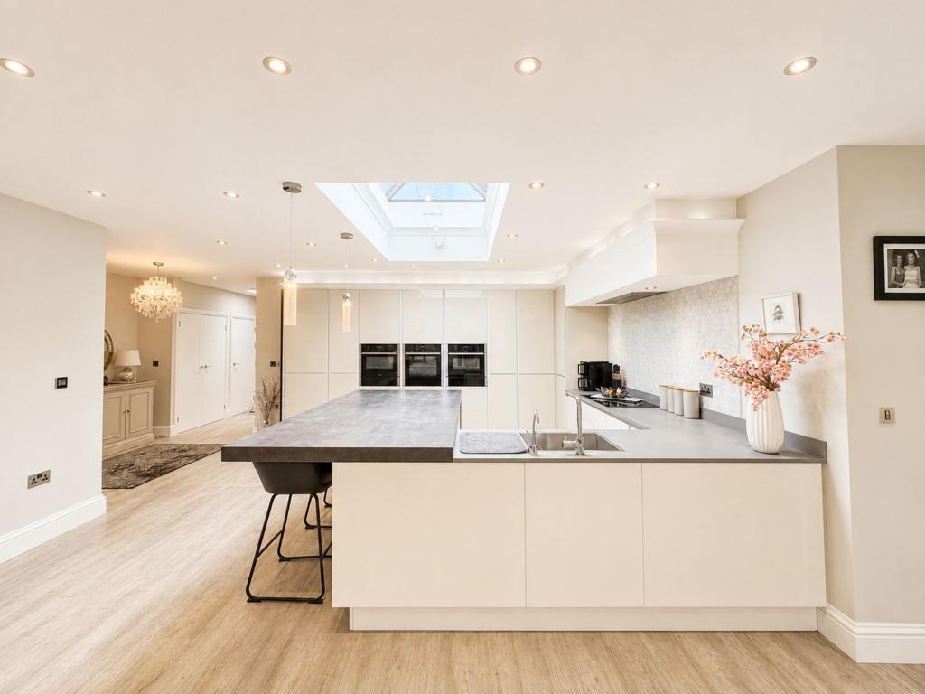 Damery Road, Bramhall, SK7 photo 3