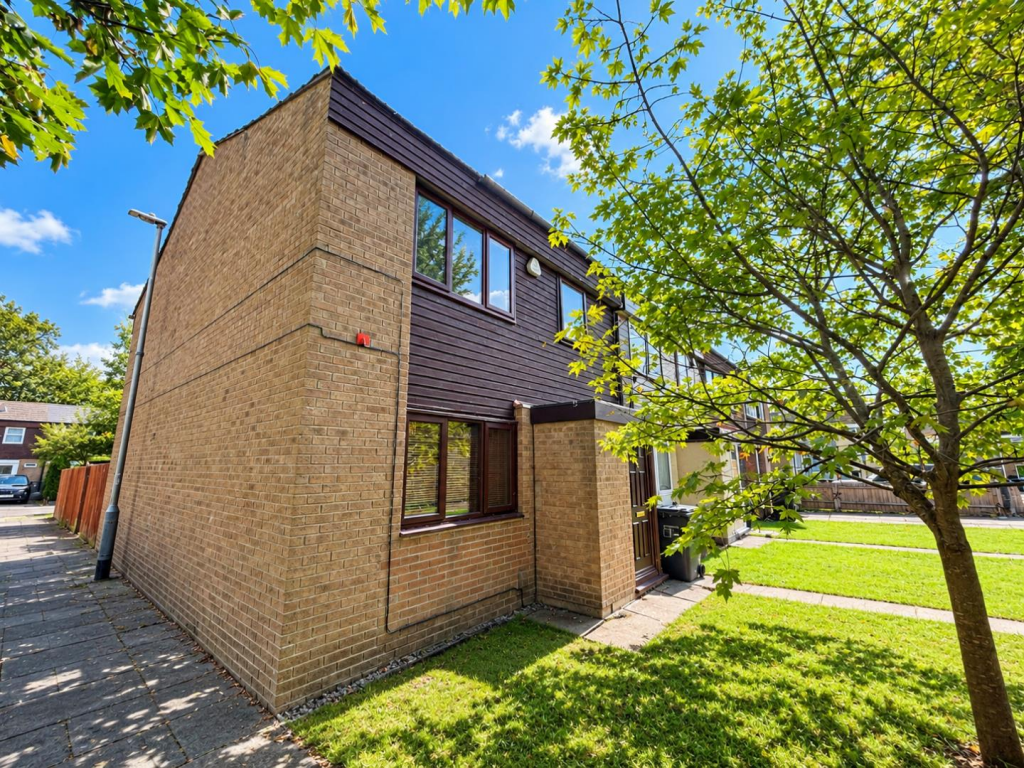 3-bed terraced on Celeborn Place, Overstone Lodge, Northampton NN3, £220,000