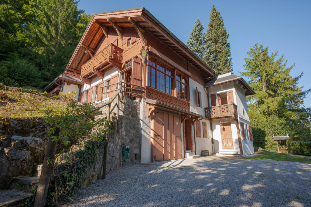 Main image of property: 73570 brides-les-bains