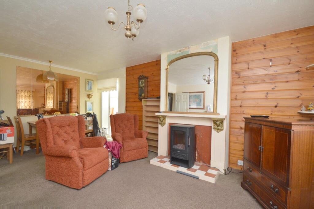 House in Sandown, Lake - View 2
