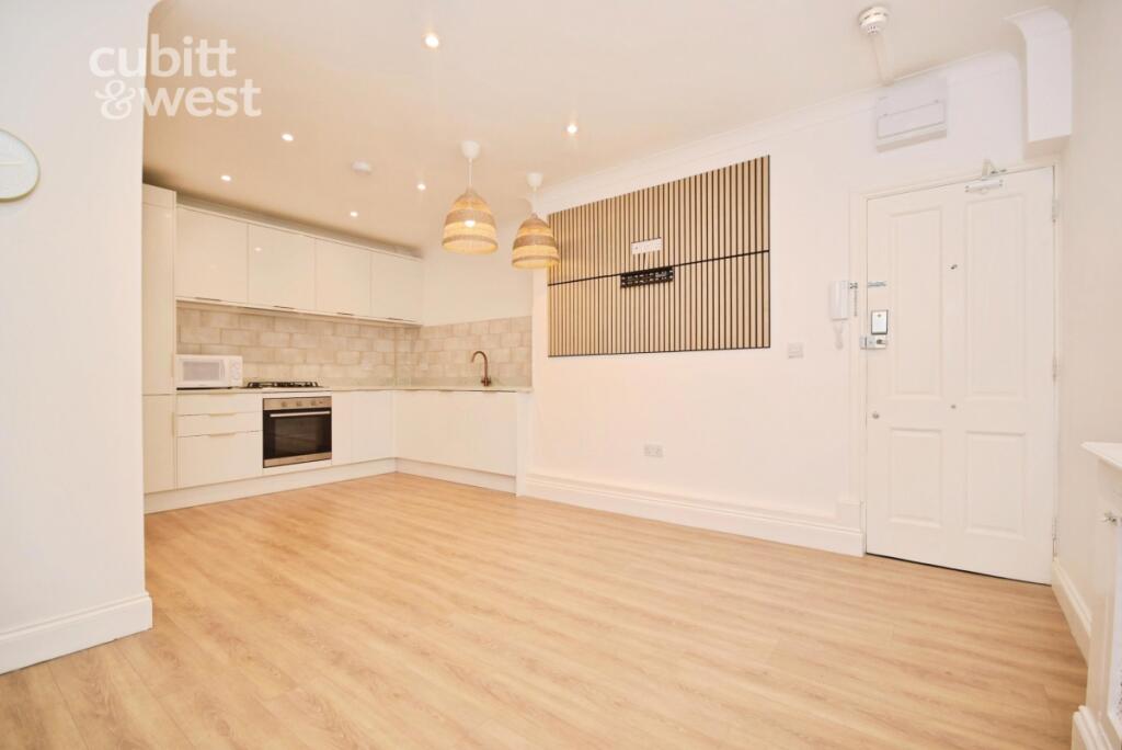 AVAILABLE IMMEDIATELY, Marine Parade, BN2 photo 5