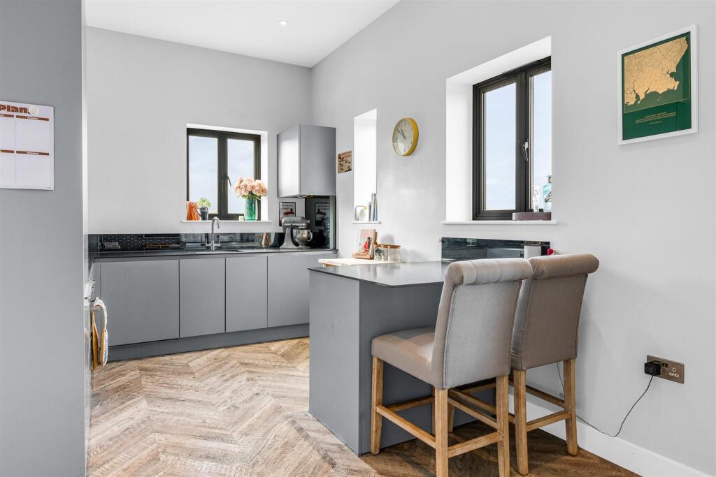 Additional image 5 of Green Close, Brookmans Park, Hatfield