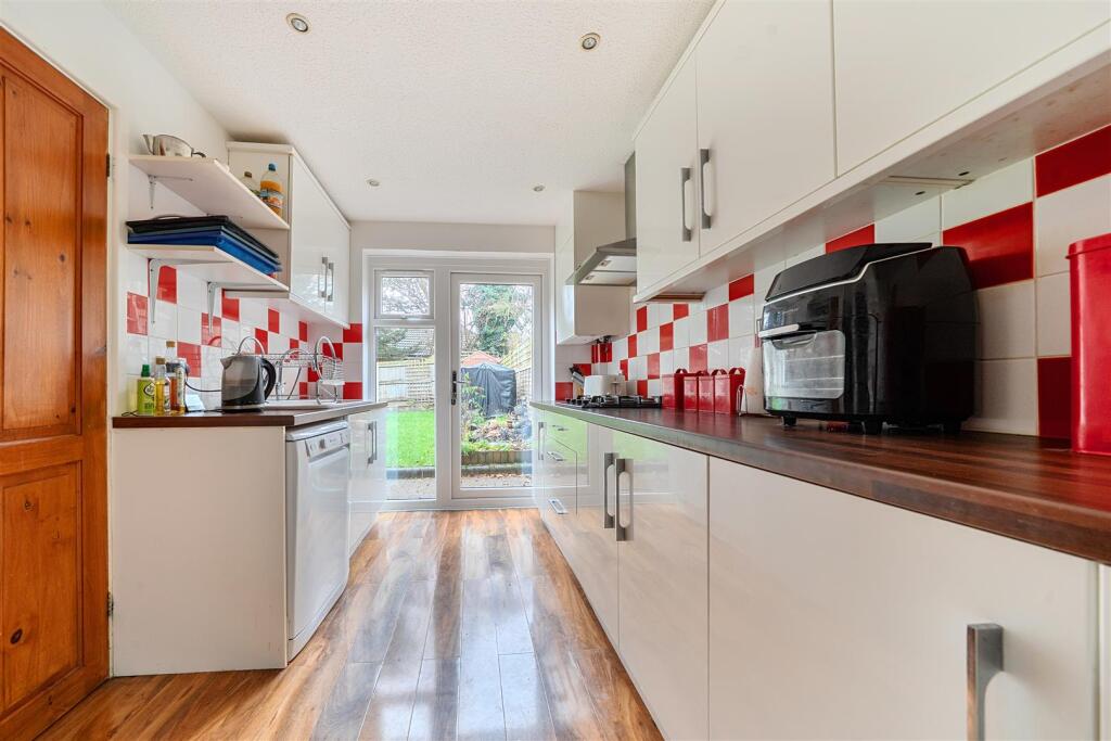 Sarum Crescent, Wokingham photo 2
