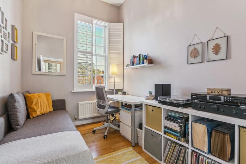 Additional image 21 of Beningfield Drive, London Colney, AL2