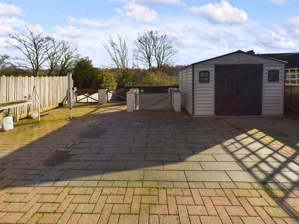 House in Coulsdon, Hooley - View 4
