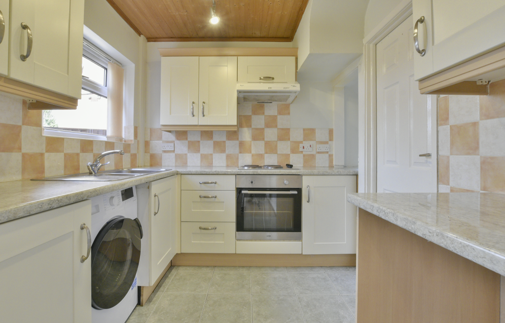 Kenilworth Road, Cheadle Heath photo 4