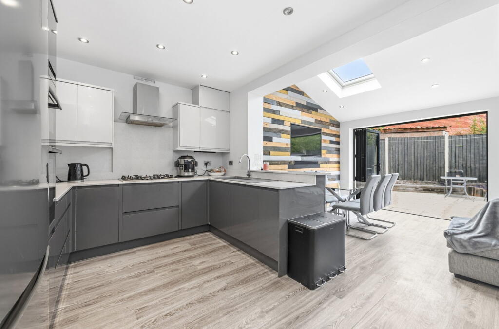 House in Leeds, West Yorkshire - View 2