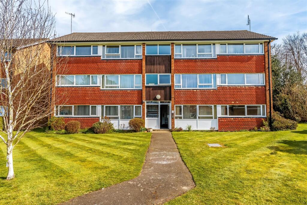 Main image of property: Master Close, Oxted