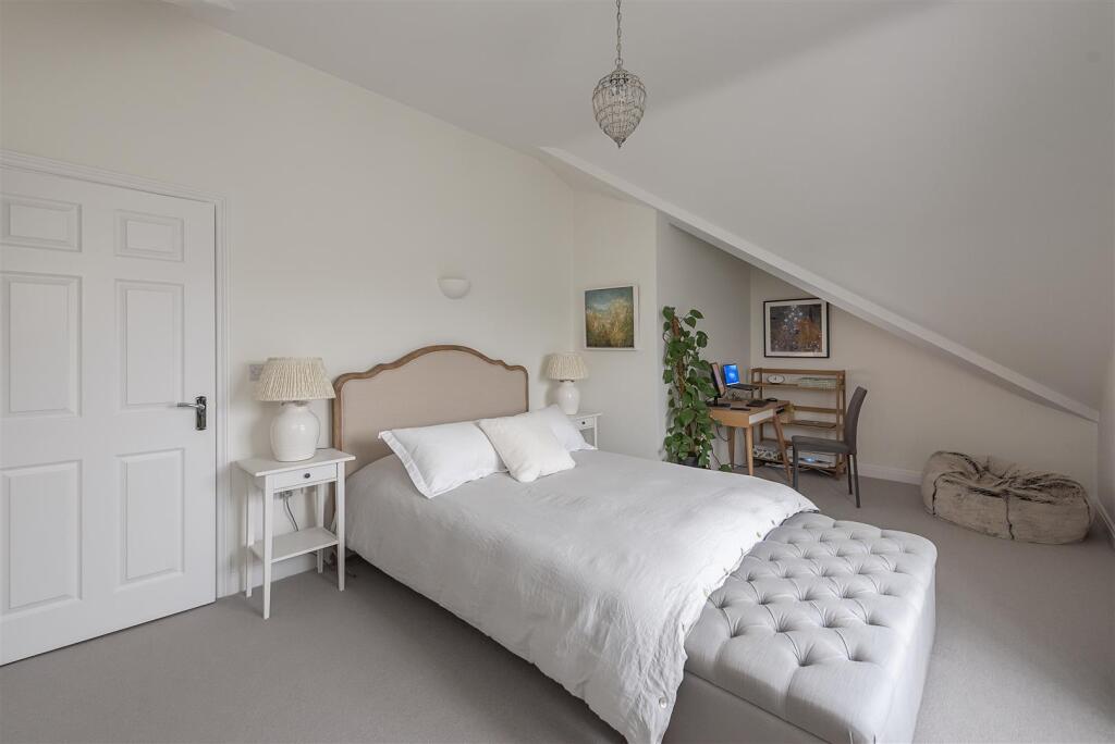 Apartment in St Albans - More