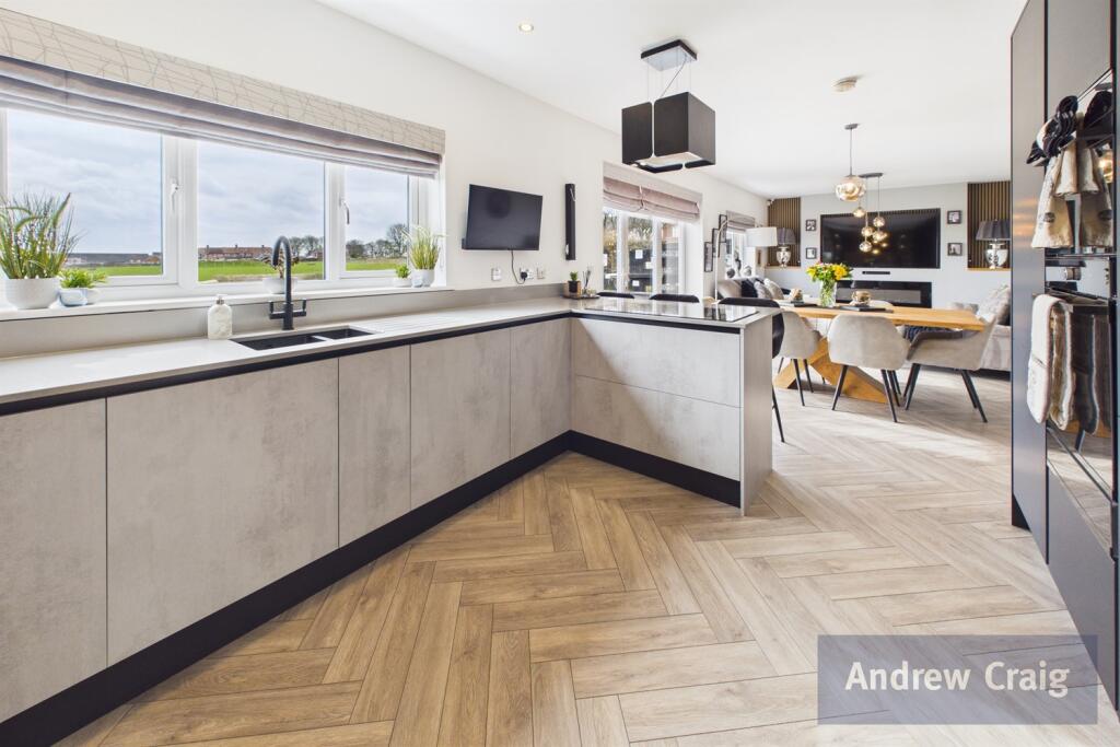 Range View, Whitburn photo 3