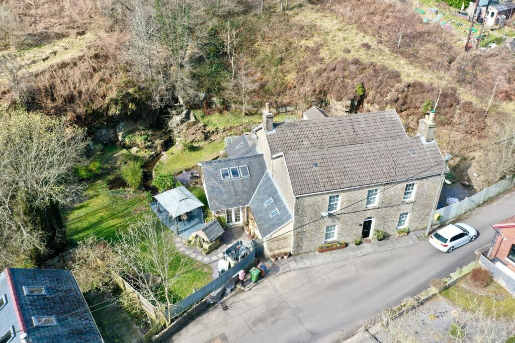 Railway Terrace, Hollybush, NP12 - View 4