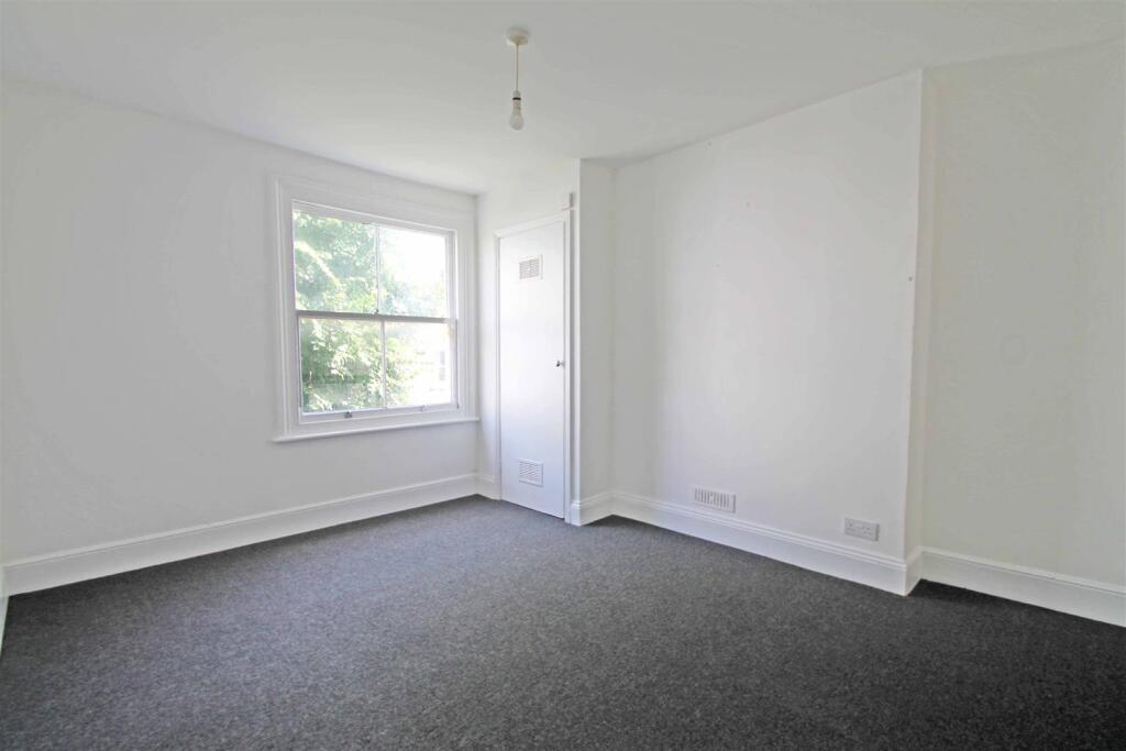 Apartment in Hove, Brighton and Hove - View 4