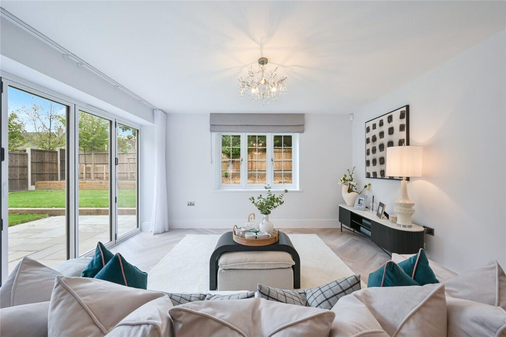 Shelvers Way, Tadworth, Surrey, KT20 photo 2